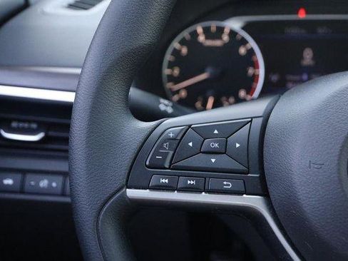 Used 2025 Nissan Altima 2.5 SV FWD image 11