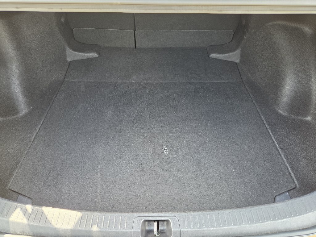 Used 2025 Toyota Corolla LE FWD image 28