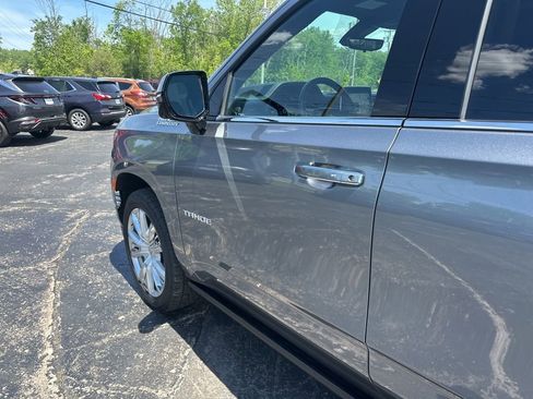 Used 2022 Chevrolet Tahoe High Country AWD/4WD image 11