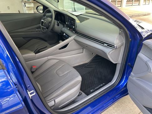 Used 2022 Hyundai Elantra SEL FWD image 23