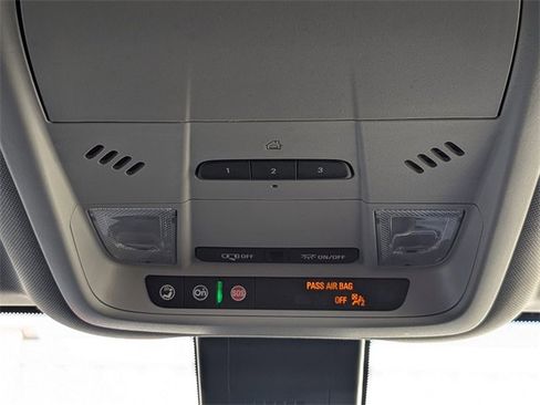 Used 2023 GMC Terrain SLT image 24