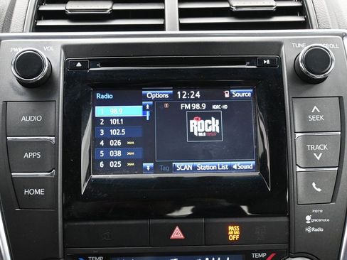 Used 2015 Toyota Camry SE image 20