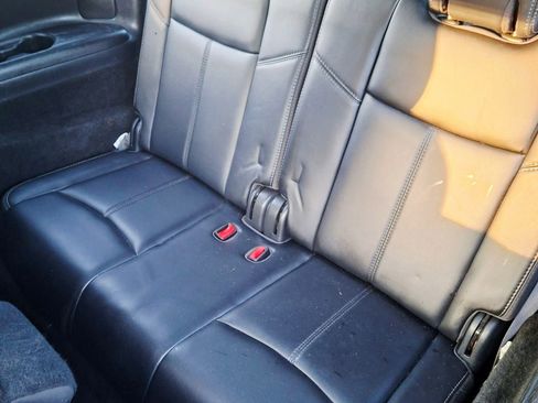 Used 2019 Nissan Pathfinder SL FWD image 11