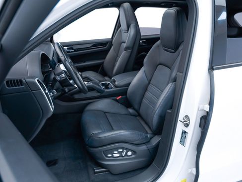 Certified 2020 Porsche Cayenne AWD/4WD image 5