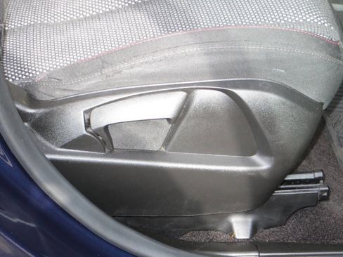 Used 2016 Chevrolet Equinox LT w/ Convenience Package image 39