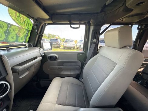 Used 2009 Jeep Wrangler Unlimited Sahara AWD/4WD image 29