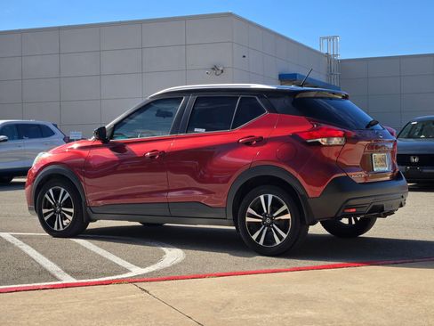 Used 2019 Nissan Kicks SV image 5