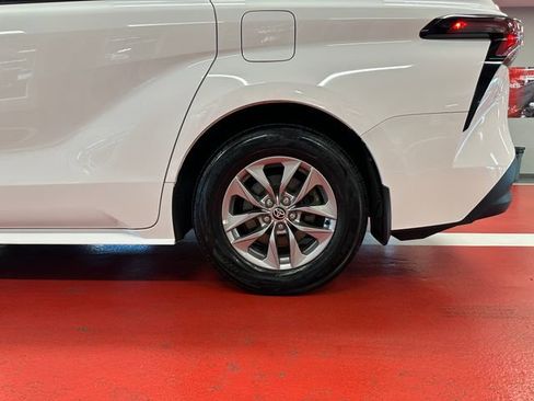 Certified 2025 Toyota Sienna LE w/ LE Plus Package AWD/4WD image 28