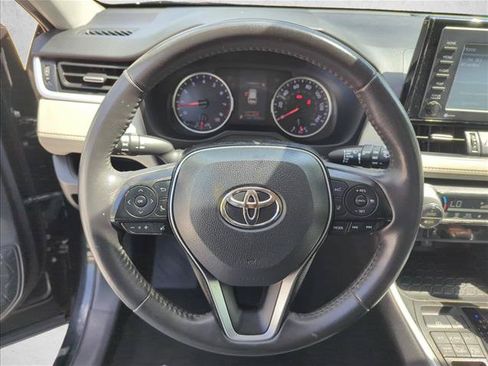 Used 2020 Toyota RAV4 XLE Premium AWD/4WD image 18