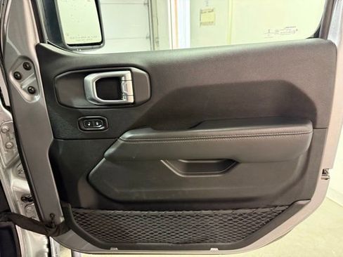 Used 2020 Jeep Gladiator Overland AWD/4WD image 25