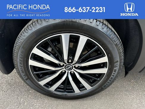 Used 2023 Nissan Pathfinder Platinum FWD image 13