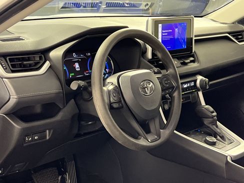 Used 2025 Toyota RAV4 XLE AWD/4WD image 16