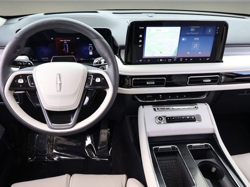 Used 2025 Lincoln Aviator Reserve w/ Luxury Package AWD/4WD image 16