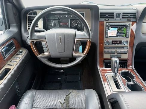 Used 2014 Lincoln Navigator 4WD image 24