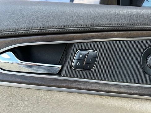 Used 2016 Lincoln MKX Reserve w/ Technology Package FWD image 18