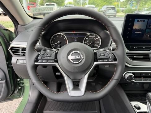 New 2026 Nissan Altima 2.5 SR AWD/4WD image 18