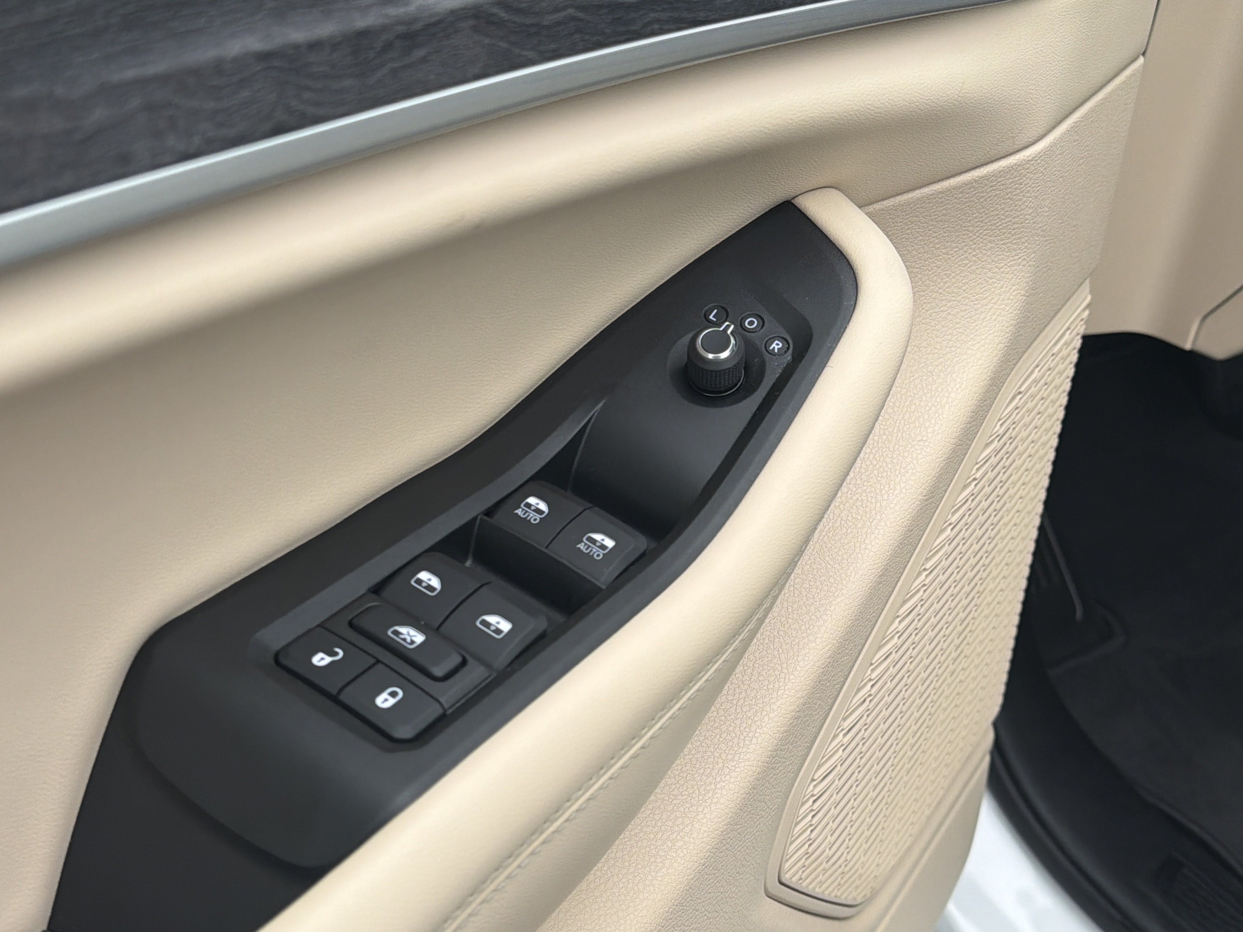 Used 2025 Jeep Grand Cherokee Limited RWD image 23