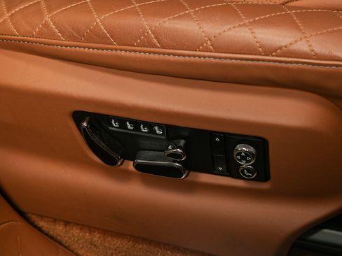 Used 2019 Bentley Bentayga image 17