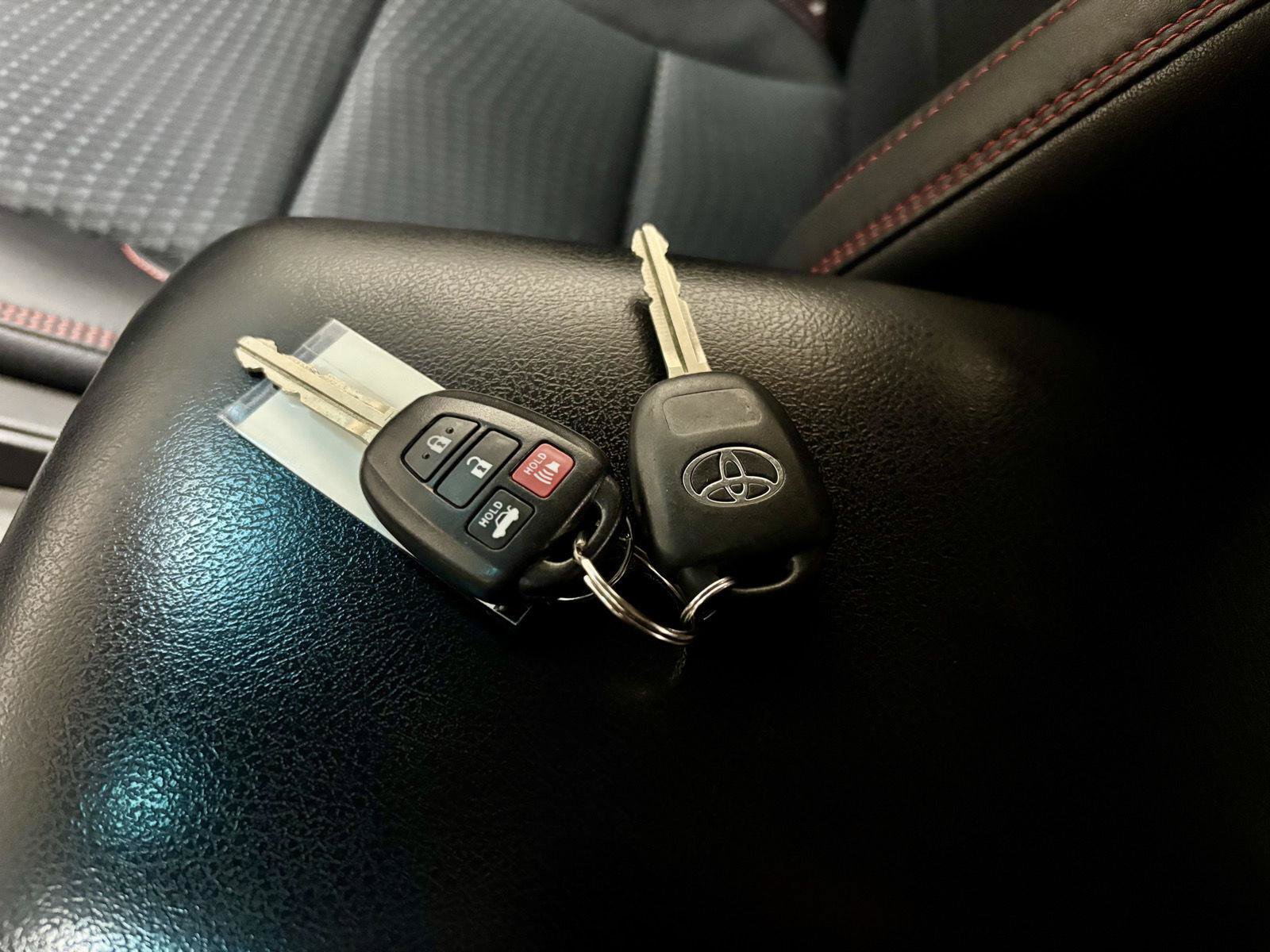 Used 2015 Toyota Camry SE FWD image 33