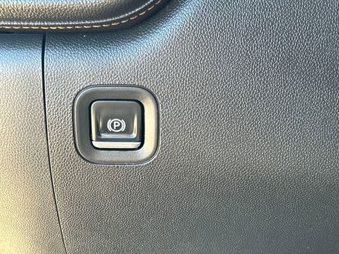 Used 2019 GMC Sierra 1500 AT4 w/ Off Road Performance Package image 28