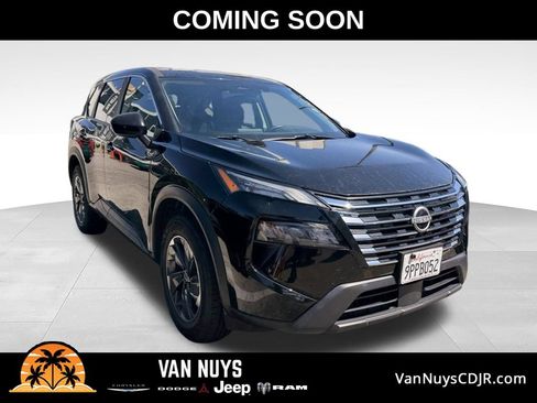Used 2025 Nissan Rogue SV FWD image 1