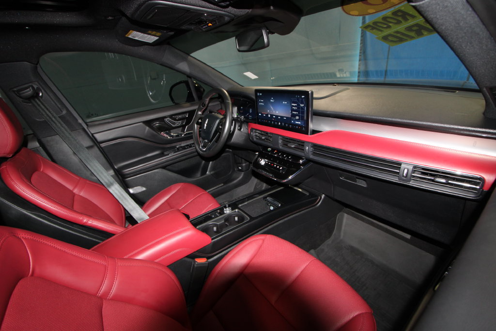 Used 2025 Lincoln Corsair Grand Touring AWD/4WD image 23