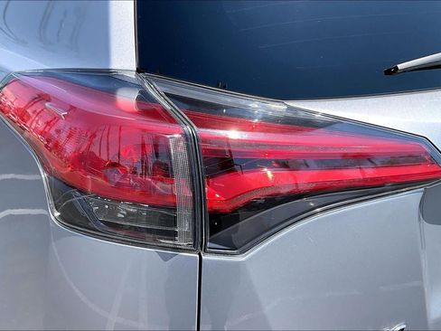 Used 2016 Toyota RAV4 LE FWD image 27