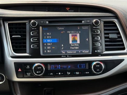 Used 2015 Toyota Highlander XLE AWD/4WD image 28