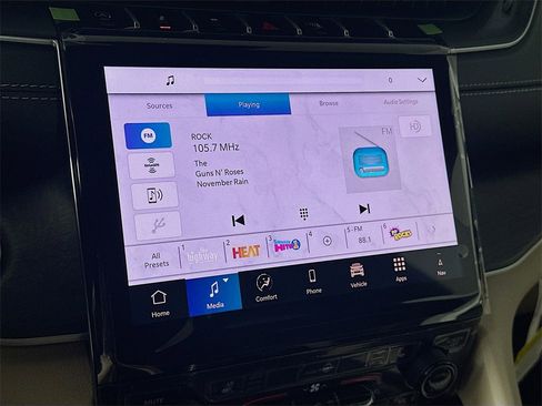 New 2025 Jeep Grand Cherokee Limited w/ Black Appearance Package image 13