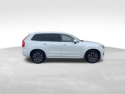 Used 2022 Volvo XC90 T6 Momentum image 9