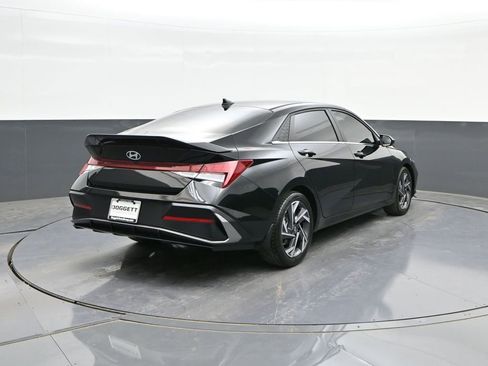 Used 2025 Hyundai Elantra SEL FWD image 11