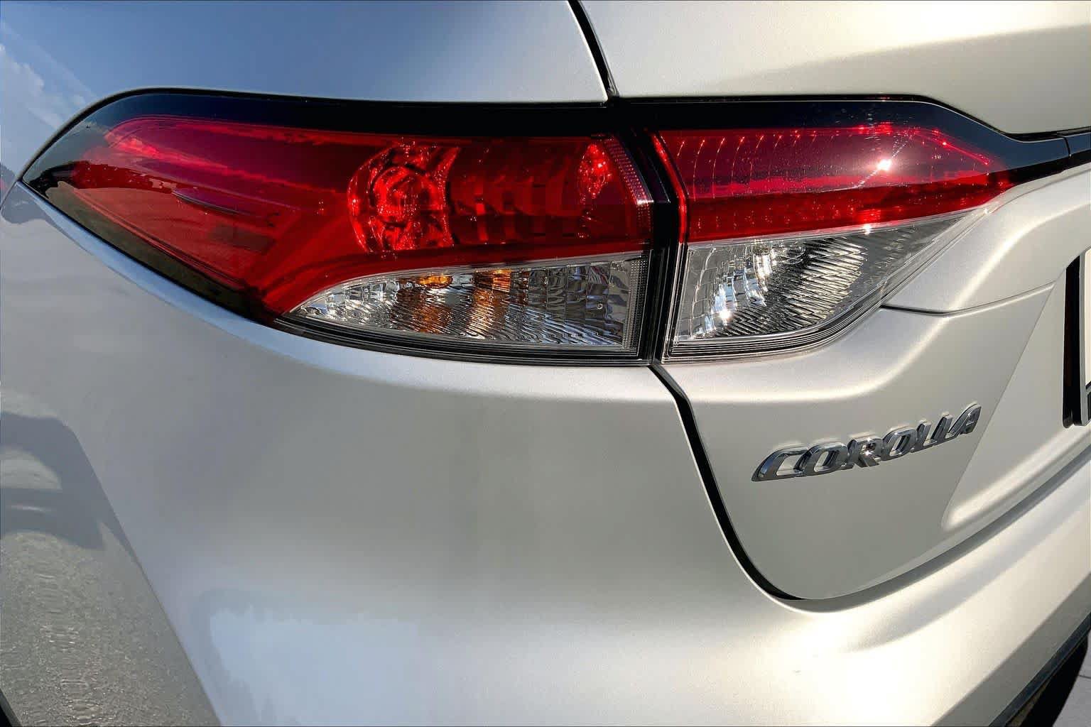 Used 2026 Toyota Corolla SE w/ SE Package FWD image 28