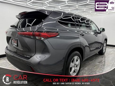Used 2021 Toyota Highlander LE image 10