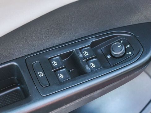 Used 2023 Volkswagen Taos SE image 28