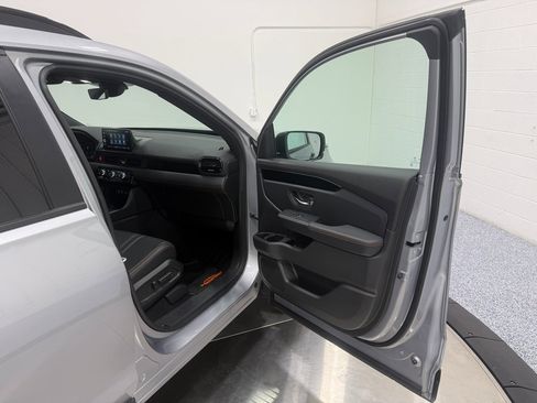 Used 2025 Honda Pilot TrailSport image 22