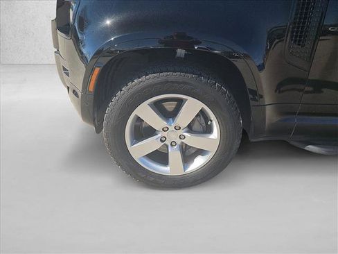 Used 2023 Land Rover Defender 130 X-Dynamic SE image 25
