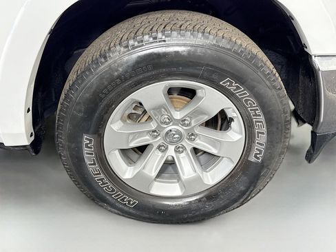 Used 2020 RAM 1500 Laramie image 32