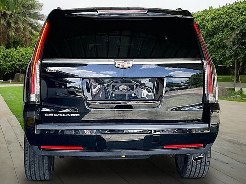 Used 2016 Cadillac Escalade Premium RWD image 3