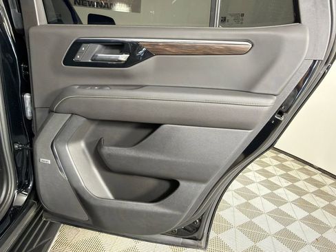 Used 2025 Chevrolet Tahoe Premier RWD image 17
