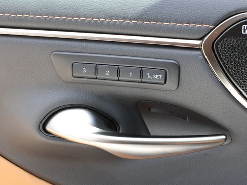 Used 2022 Lexus ES 350 Ultra Luxury w/ Accessory Package 2 FWD image 14