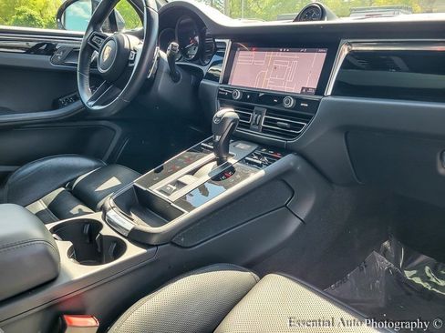 Used 2022 Porsche Macan S w/ Premium Package Plus image 23