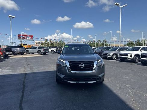 Used 2025 Nissan Pathfinder SL FWD image 7