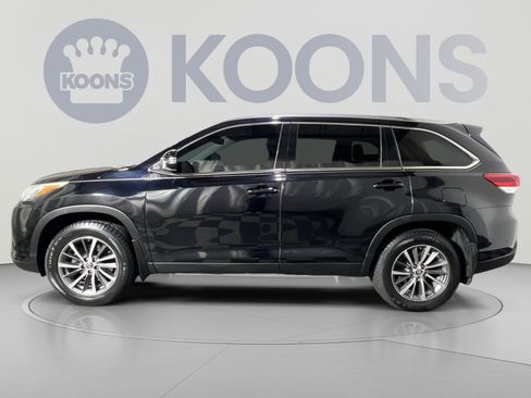 Used 2019 Toyota Highlander XLE AWD/4WD image 2