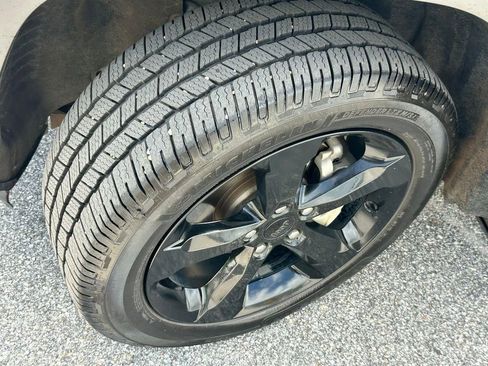 Used 2023 Jeep Grand Cherokee Limited w/ Black Appearance Package image 21