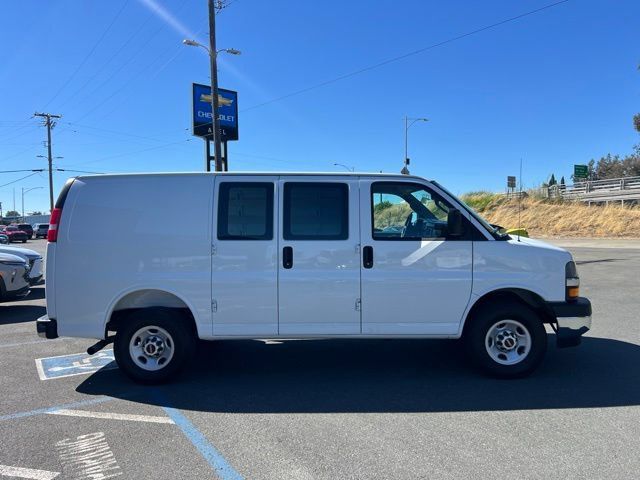 Used 2025 Chevrolet Express 2500 w/ Driver Convenience Package RWD image 4