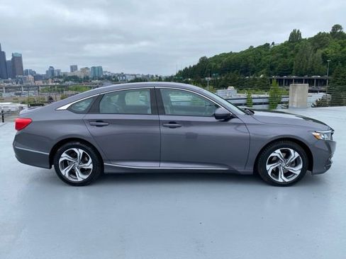 Used 2018 Honda Accord EX image 2