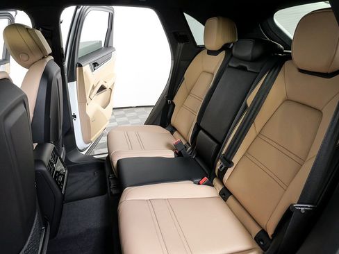 New 2026 Porsche Cayenne image 22