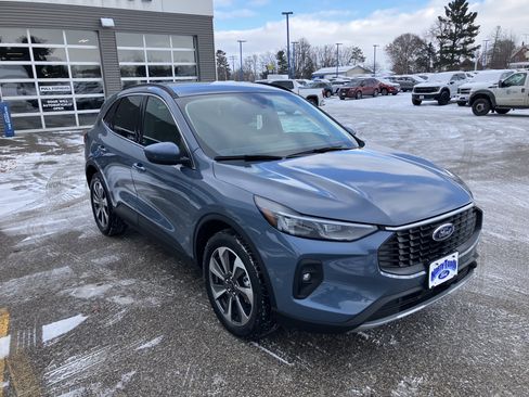 Used 2025 Ford Escape Platinum image 4