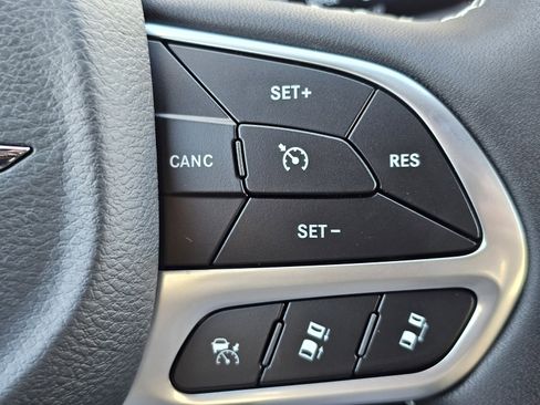 New 2026 Chrysler Pacifica Select image 17