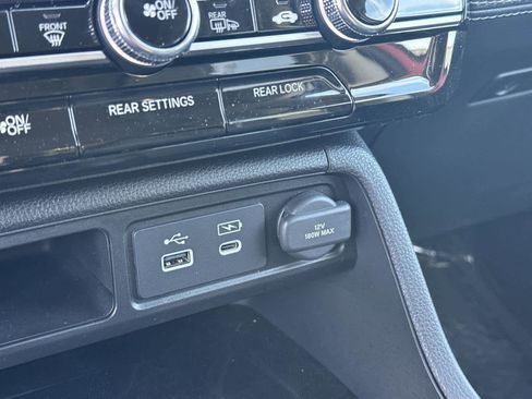 Used 2025 Honda Pilot Touring image 24